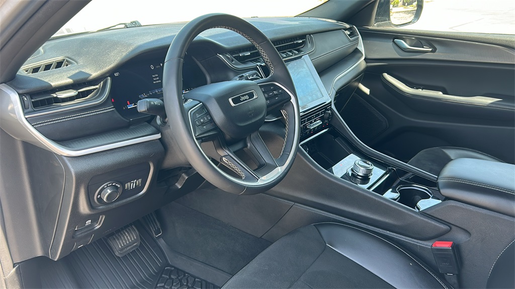 2023 Jeep Grand Cherokee Altitude photo 10