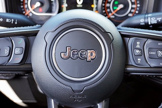 New 2025 Granite Crystal Metallic Clear-Coat Exterior Paint Jeep Sport S image 42