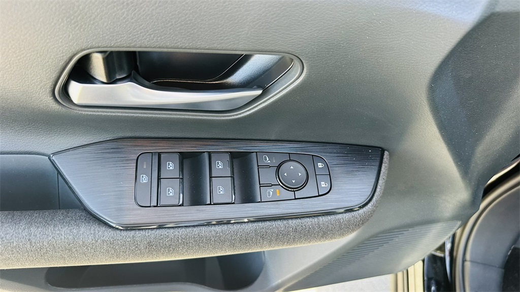 2026 Nissan Kicks SV photo 11