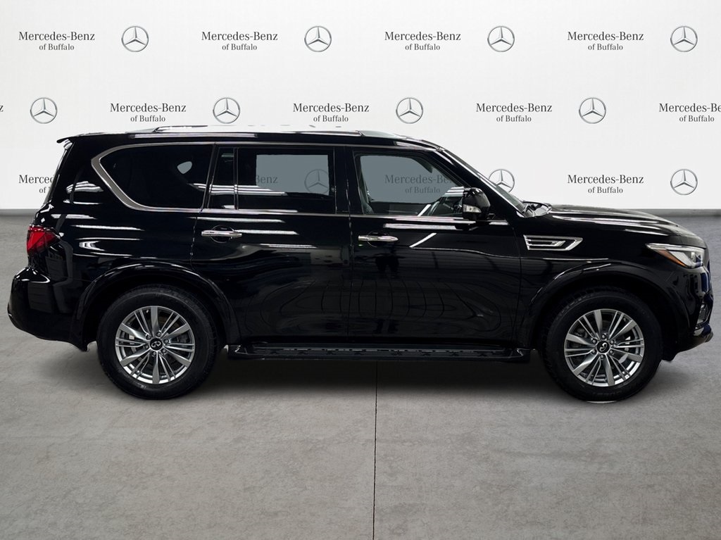 2022 Infiniti QX80 Luxe photo 4