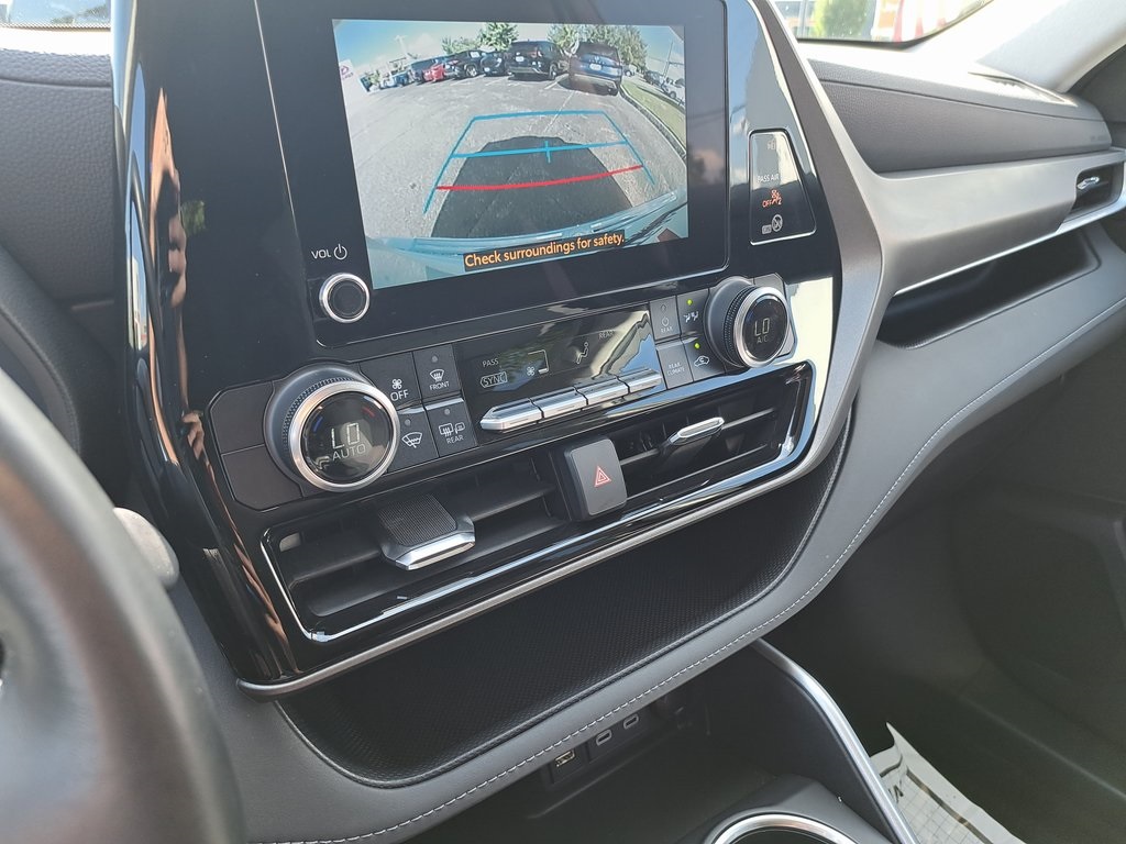 2023 Toyota Highlander LE photo 16