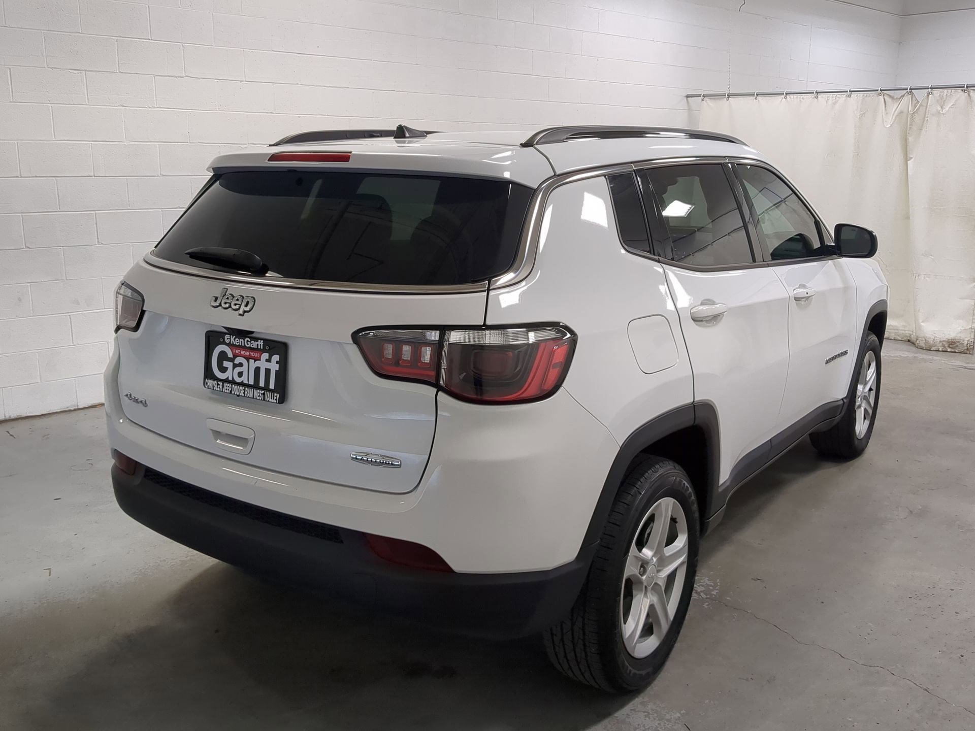 2023 Jeep Compass Latitude photo 3