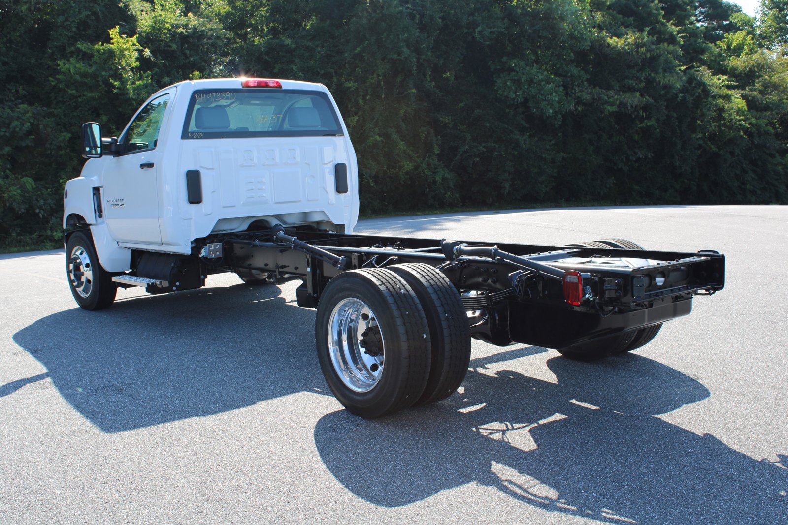 2024 Chevrolet Silverado 5500HD Work Truck photo 3