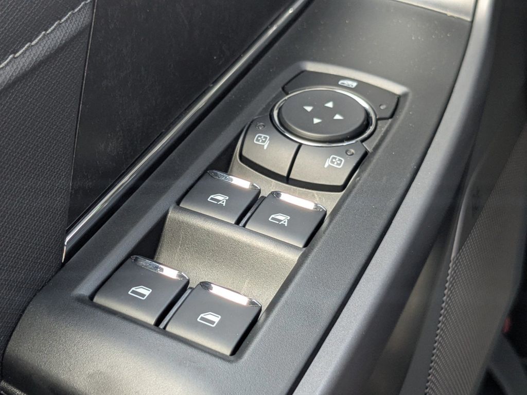 2025 Ford F-150 Lightning photo 24
