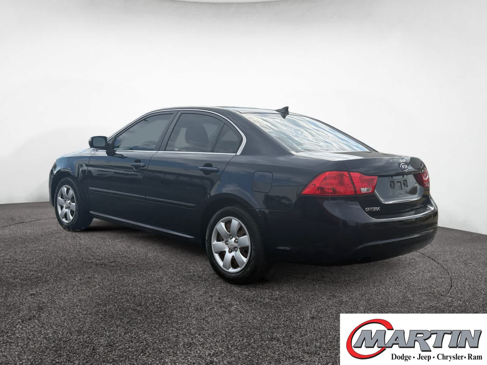 2010 Kia Optima LX photo 3