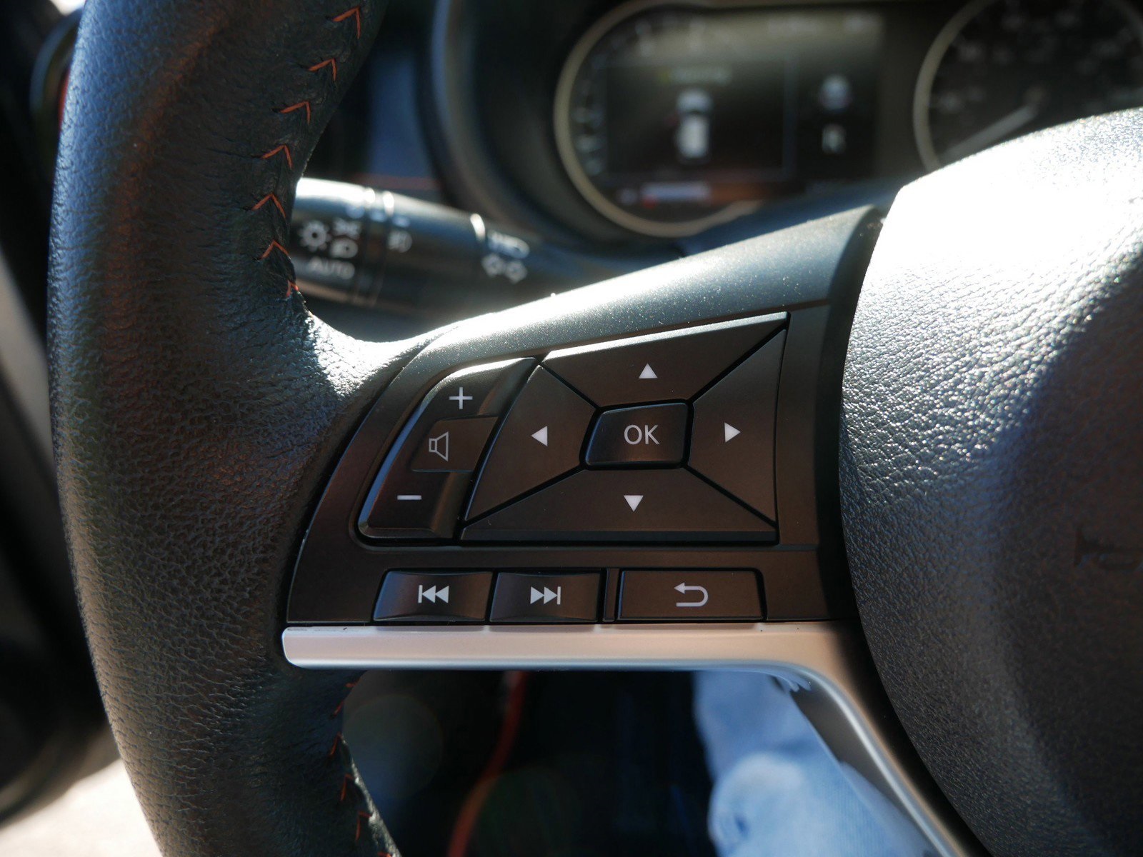 2019 Nissan Kicks SR photo 24