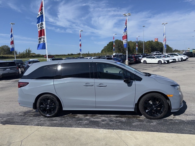 2023 Honda Odyssey Sport photo 3