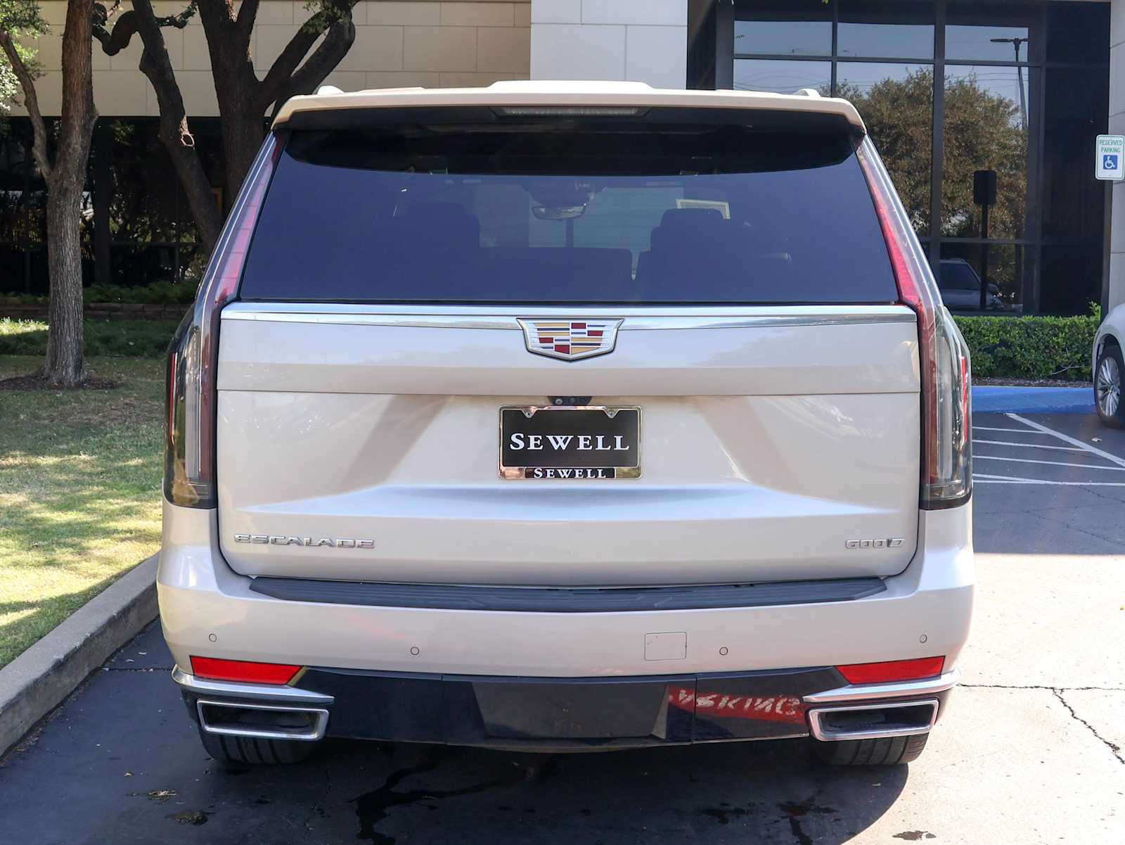 2022 Cadillac Escalade Premium Luxury Platinum photo 3