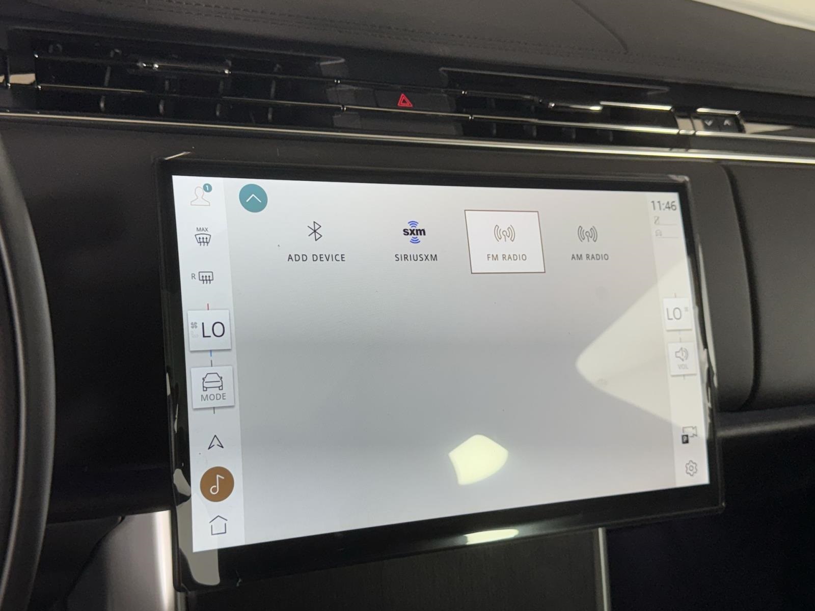 2025 Land Rover Range Rover SE photo 18