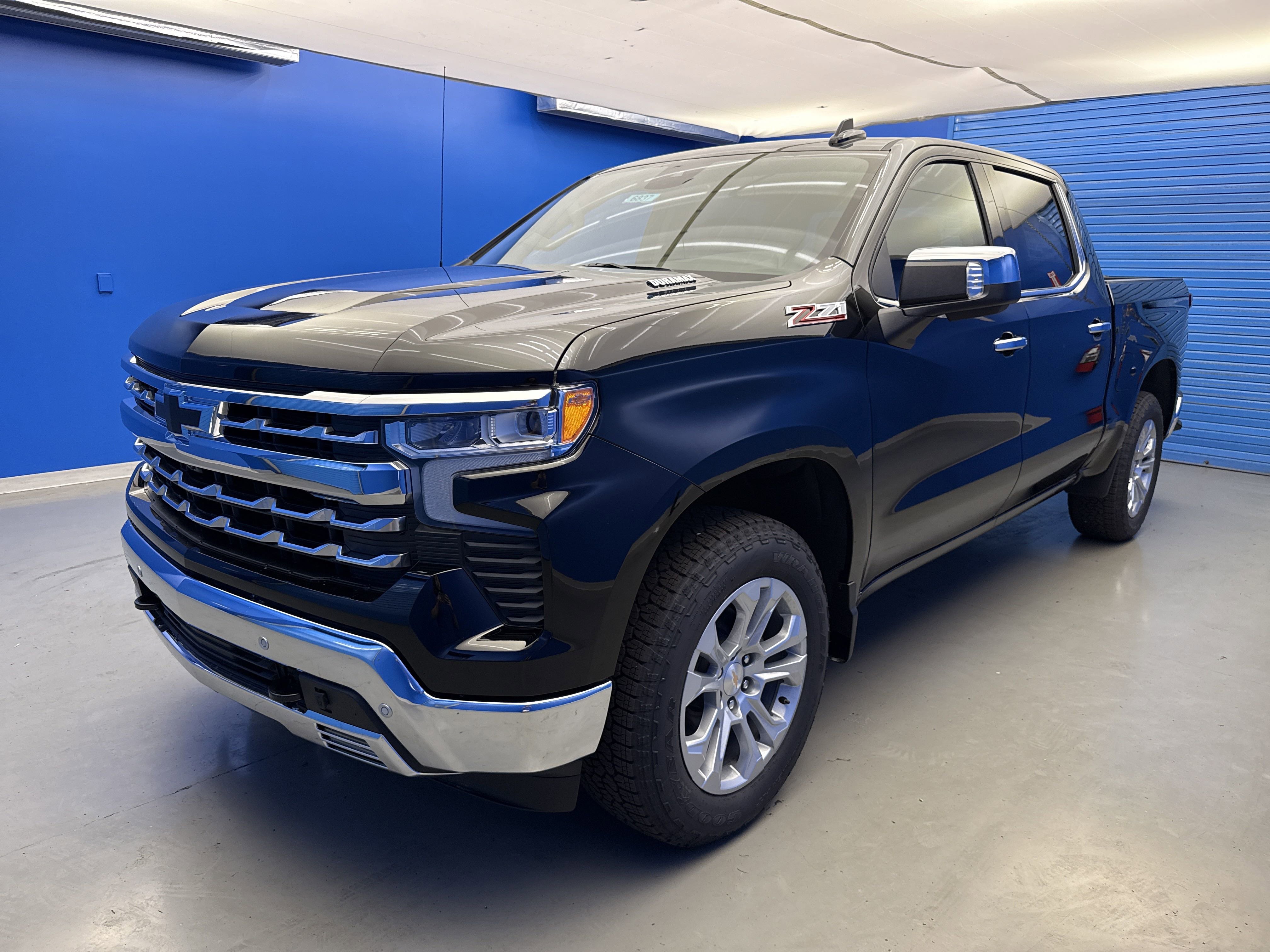 2025 Chevrolet Silverado 1500 LTZ photo 4