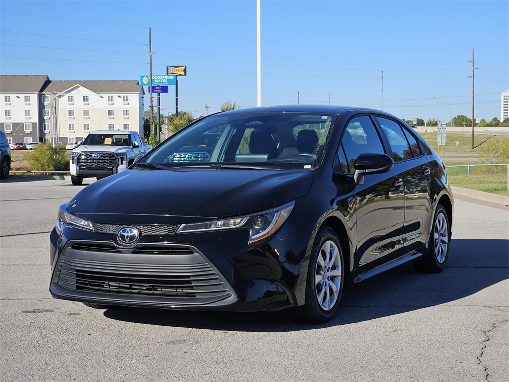 2023 Toyota Corolla LE photo 2