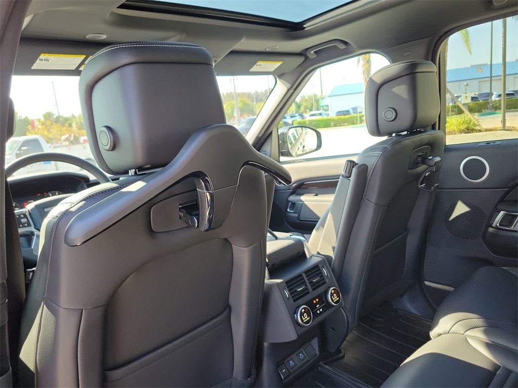 2025 Land Rover Discovery S photo 15