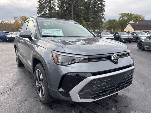 2025 Volkswagen Taos SE photo 4