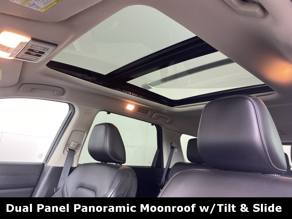 2024 Nissan Pathfinder SL photo 2