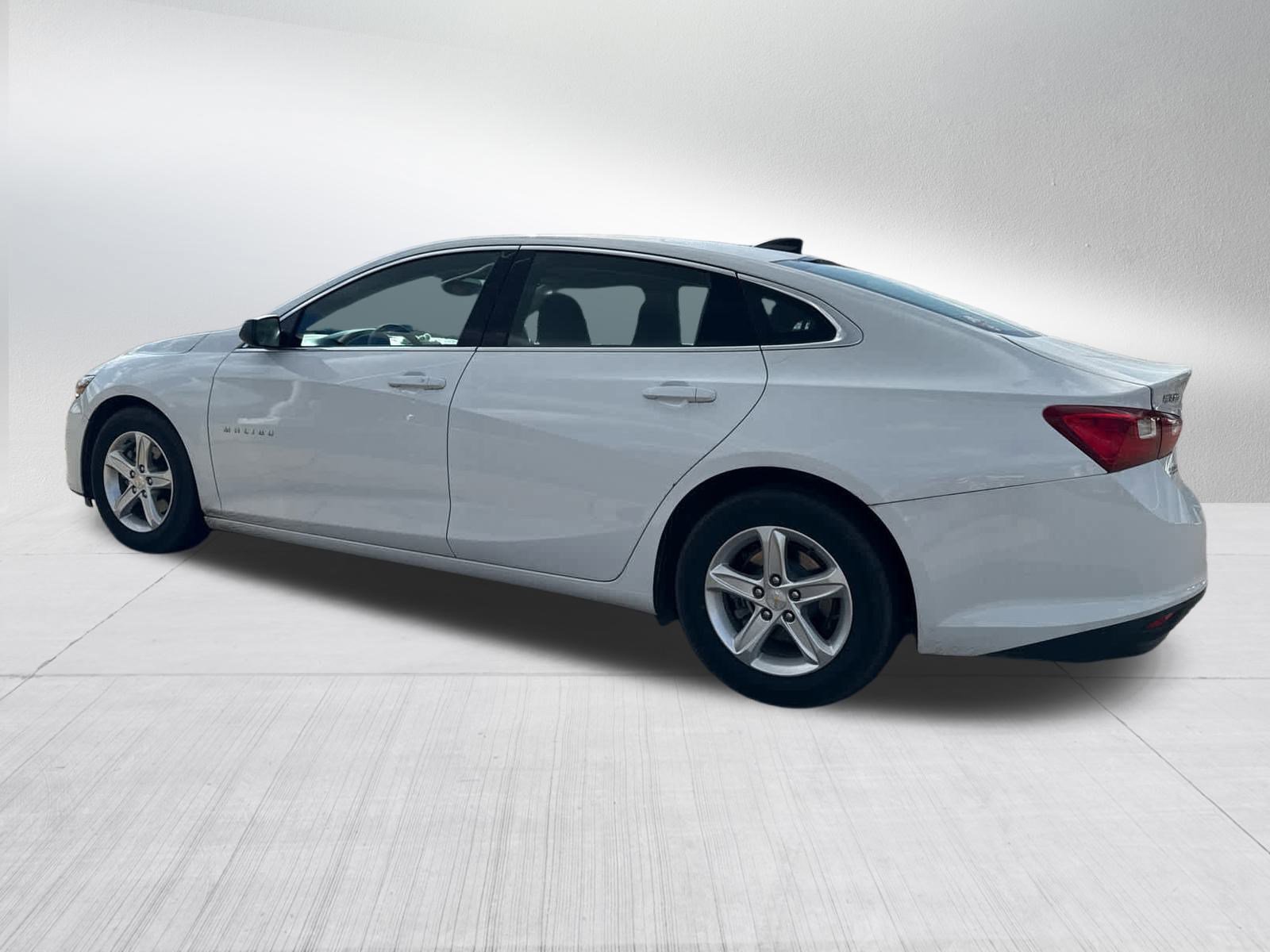2022 Chevrolet Malibu LS photo 3