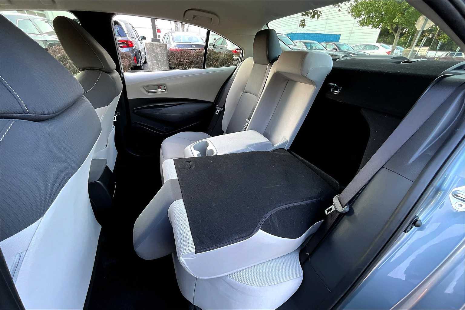 2021 Toyota Corolla LE photo 18