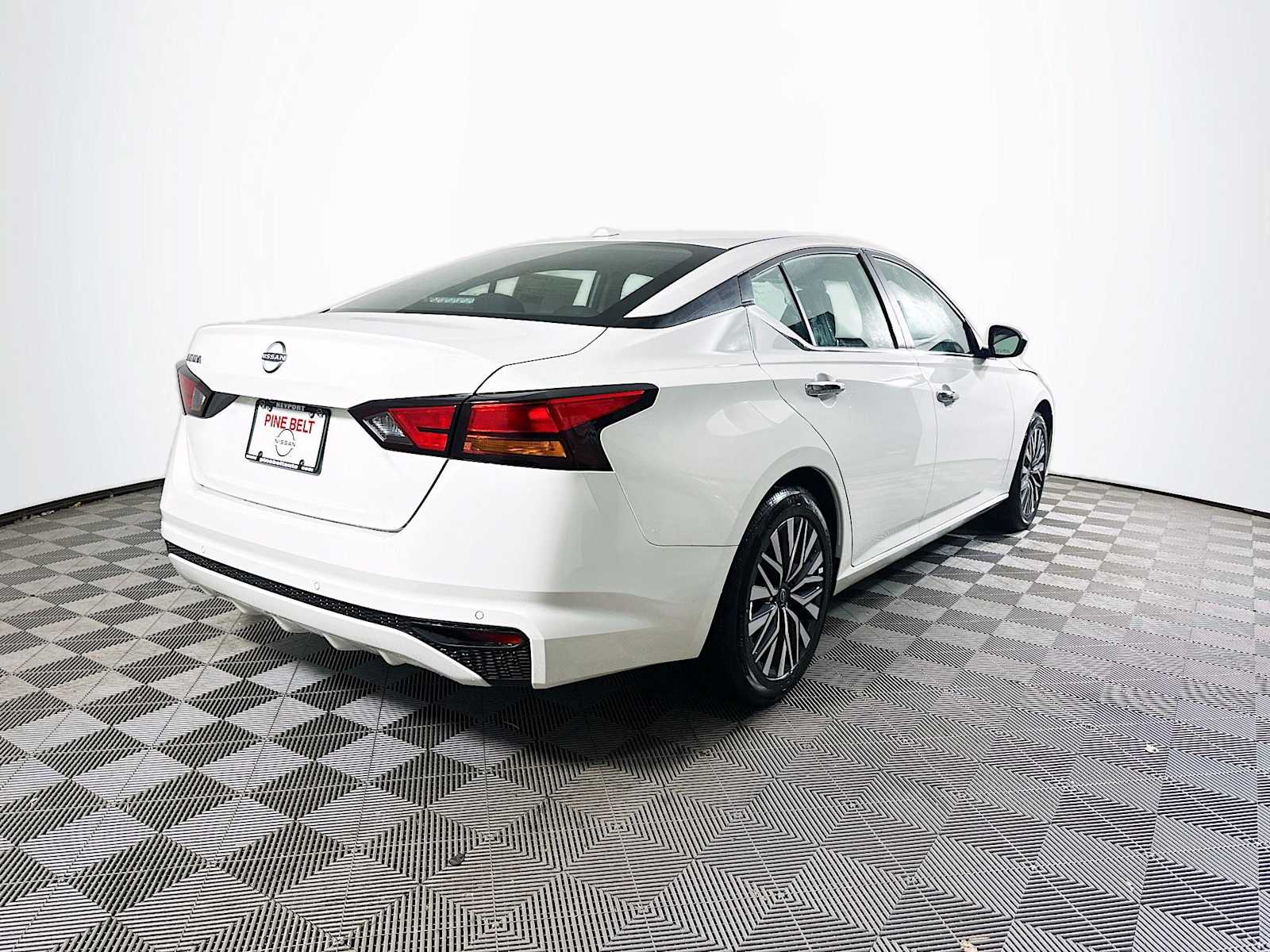 2025 Nissan Altima 2.5 SV photo 2