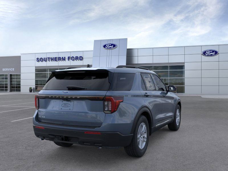 2025 Ford Explorer photo 8