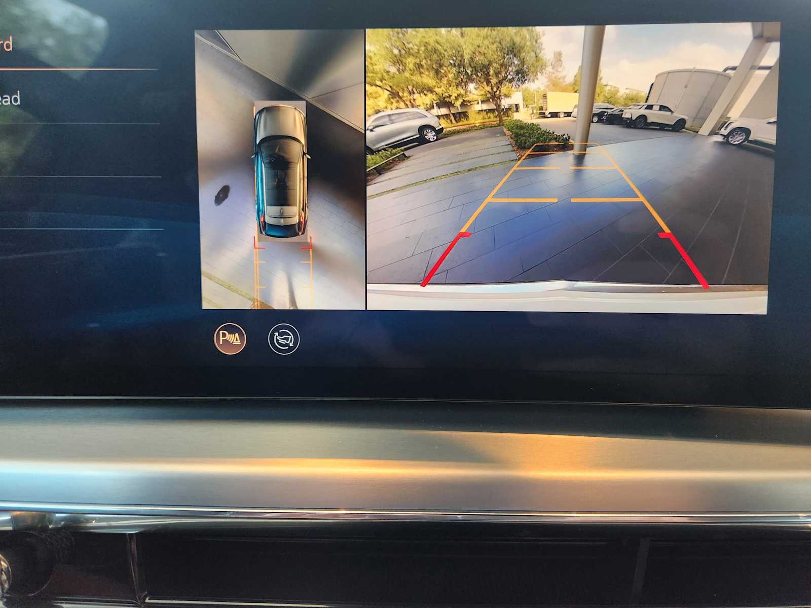 2025 Cadillac Lyriq Luxury photo 12