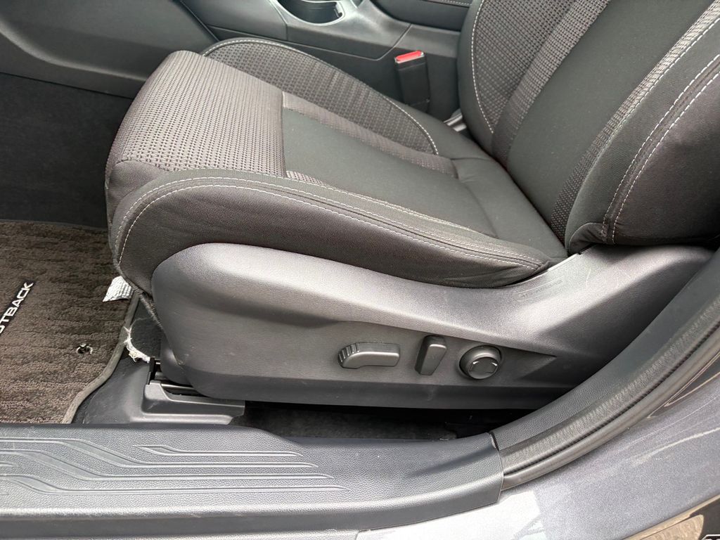 2022 Subaru Outback Premium photo 13