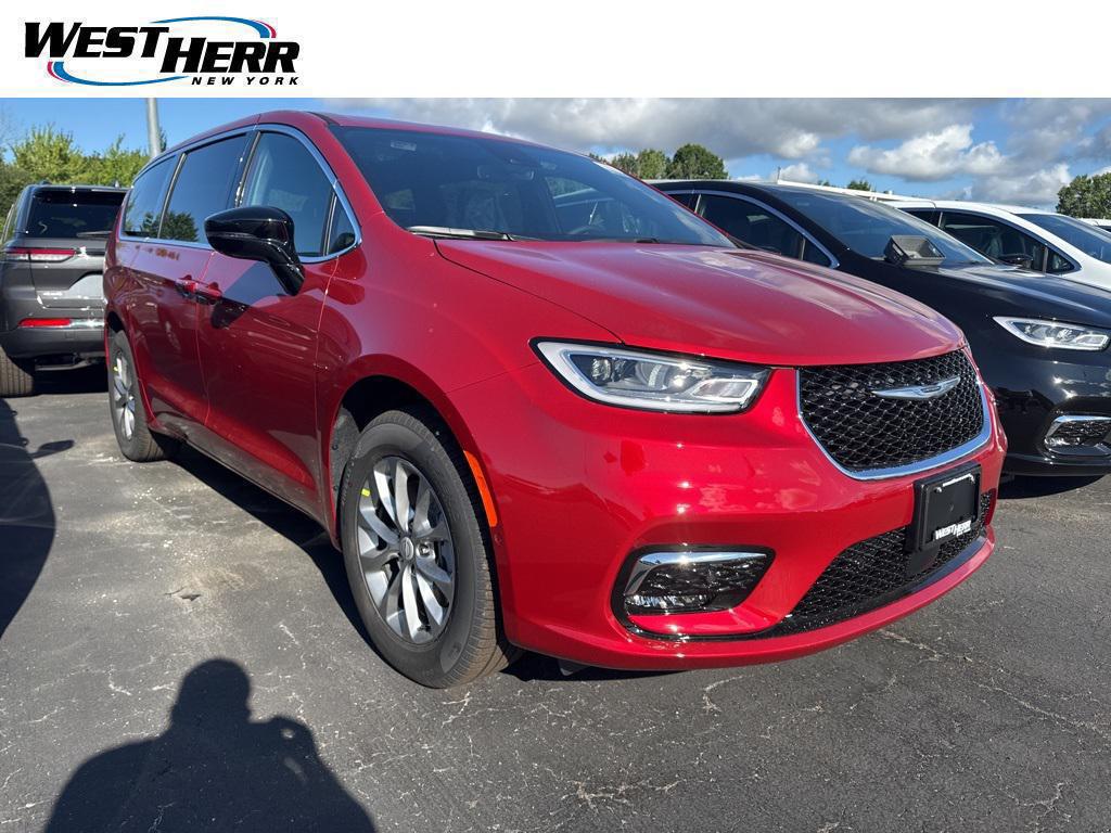 2026 Chrysler Pacifica Select's photo