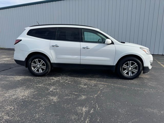 2017 Chevrolet Traverse 2LT photo 3