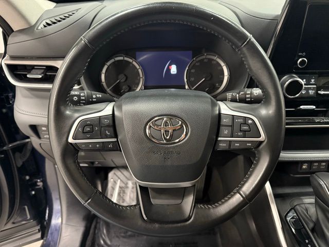 2023 Toyota Highlander LE photo 13