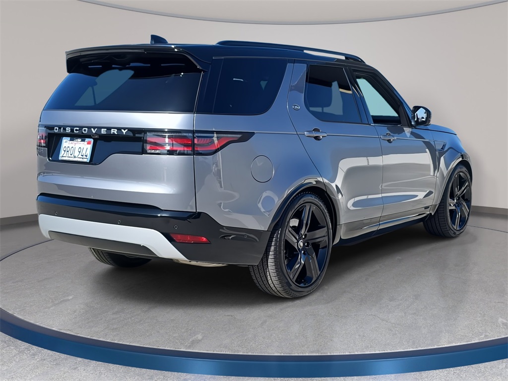 2025 Land Rover Discovery Metropolitan Edition photo 4
