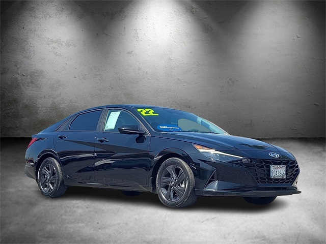 2023 Hyundai Elantra SEL photo 2