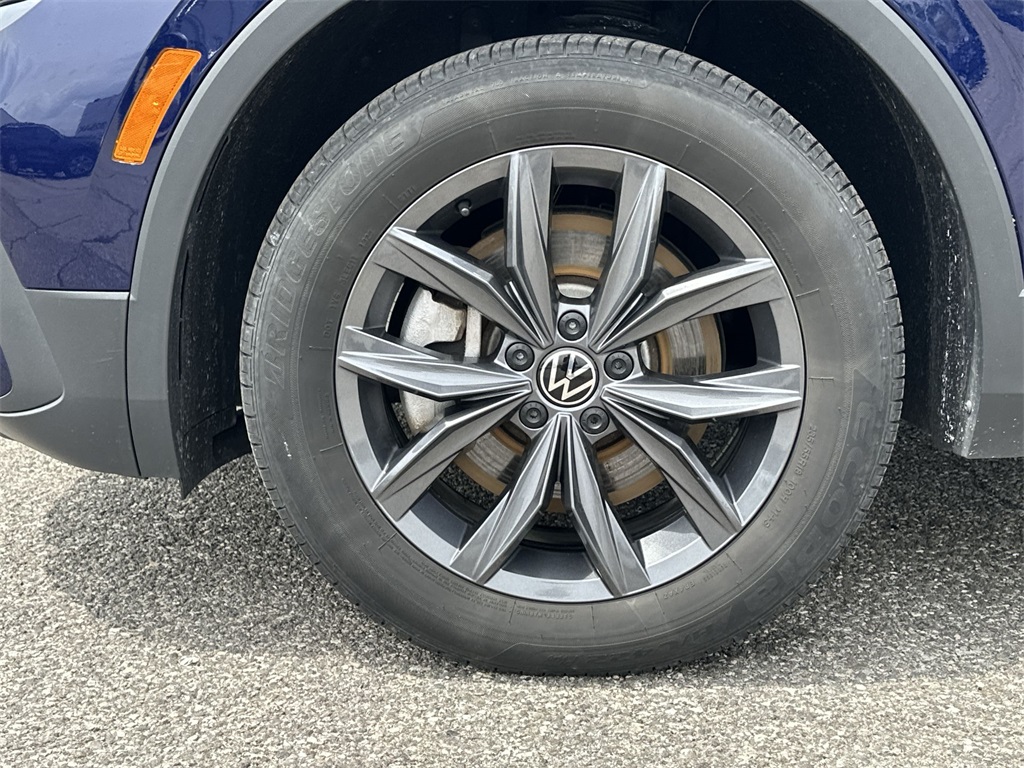 2023 Volkswagen Tiguan SE photo 19