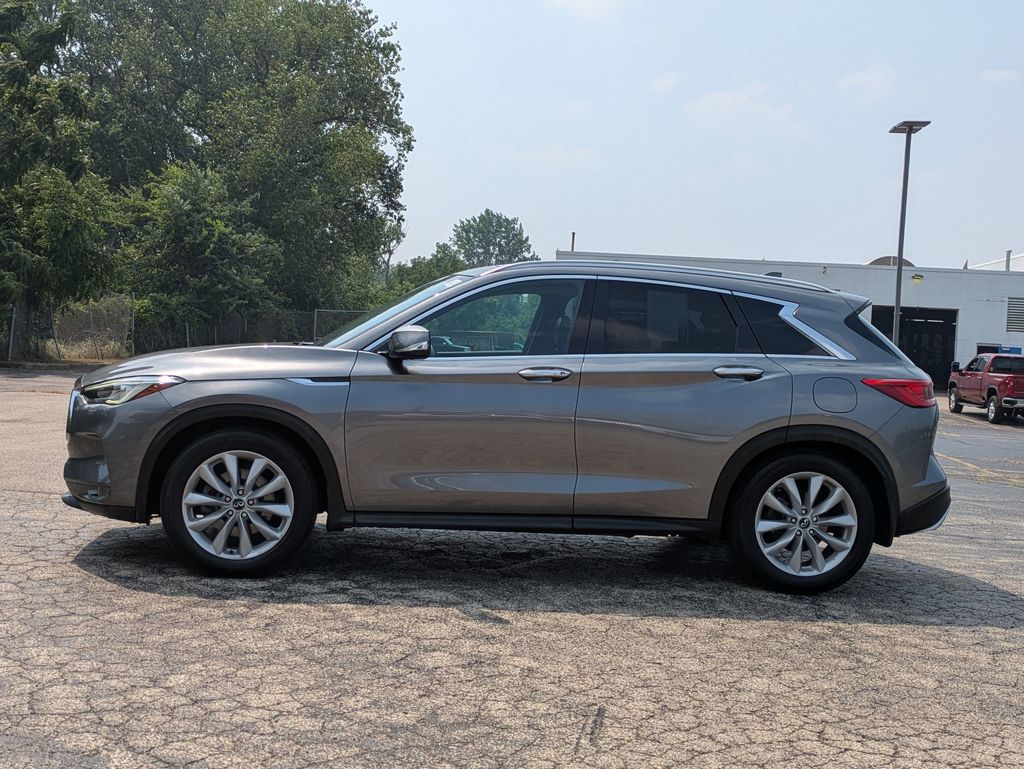 2019 Infiniti QX50 Essential photo 4