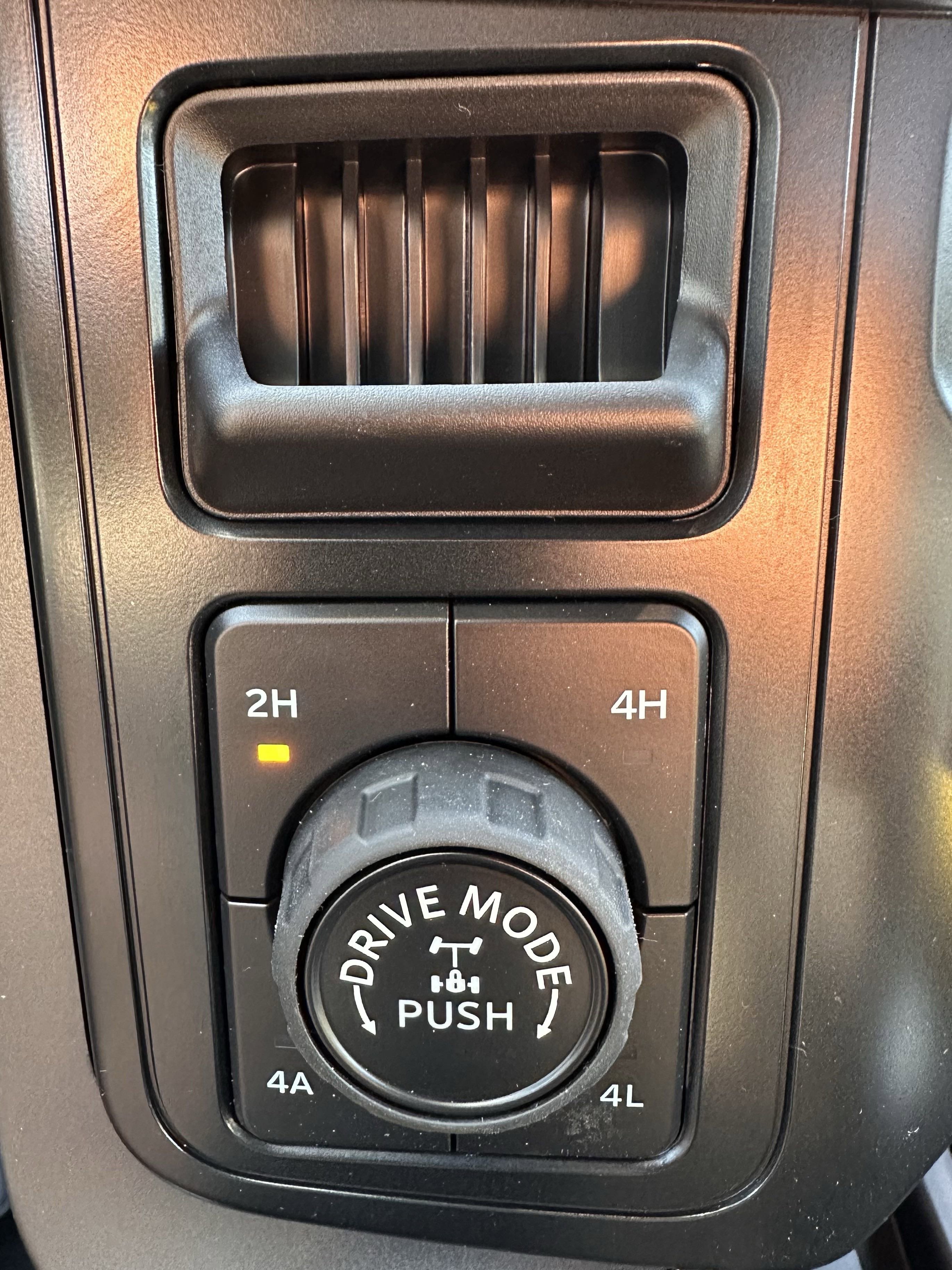 2025 Ford F-150 Lariat photo 4