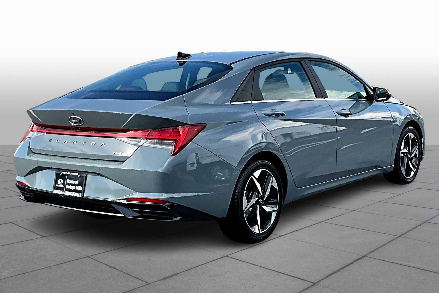 2023 Hyundai Elantra Limited photo 12