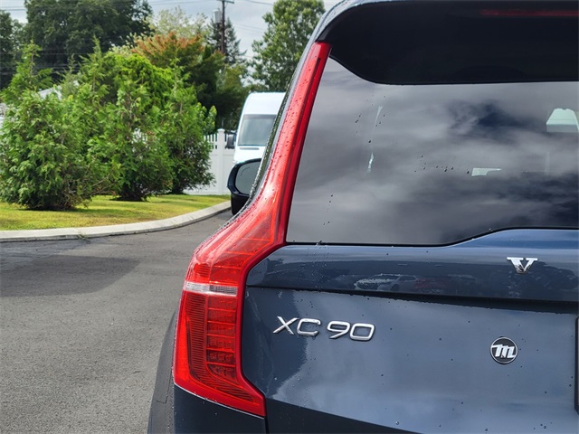 2022 Volvo XC90 Momentum photo 10