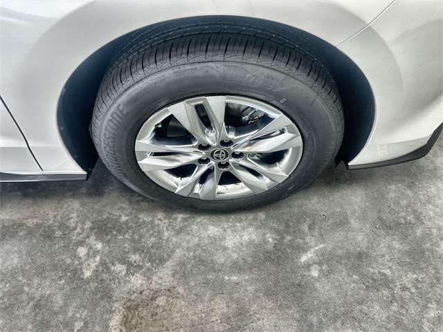 2024 Toyota Sienna Limited photo 3