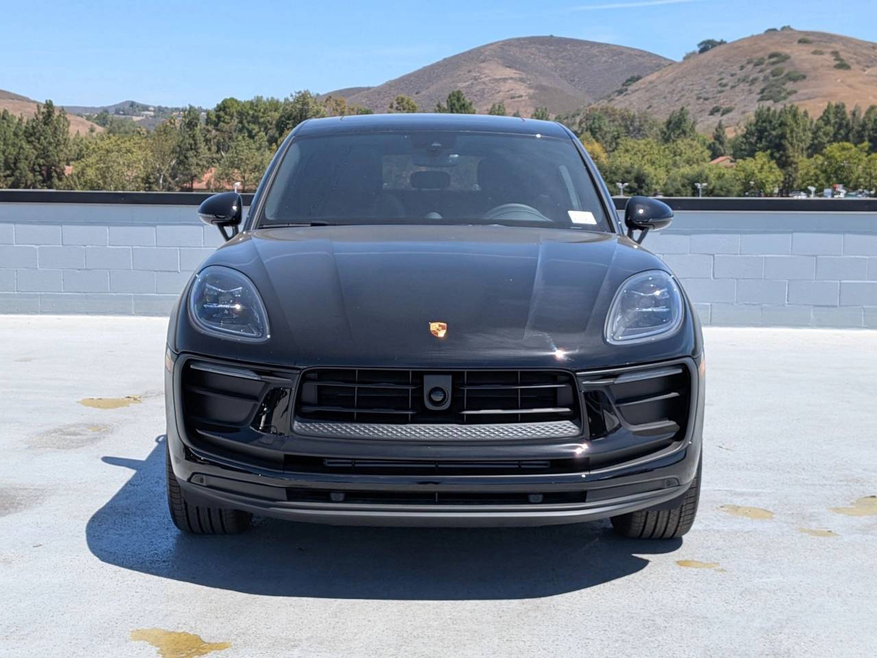 2025 Porsche Macan T photo 4