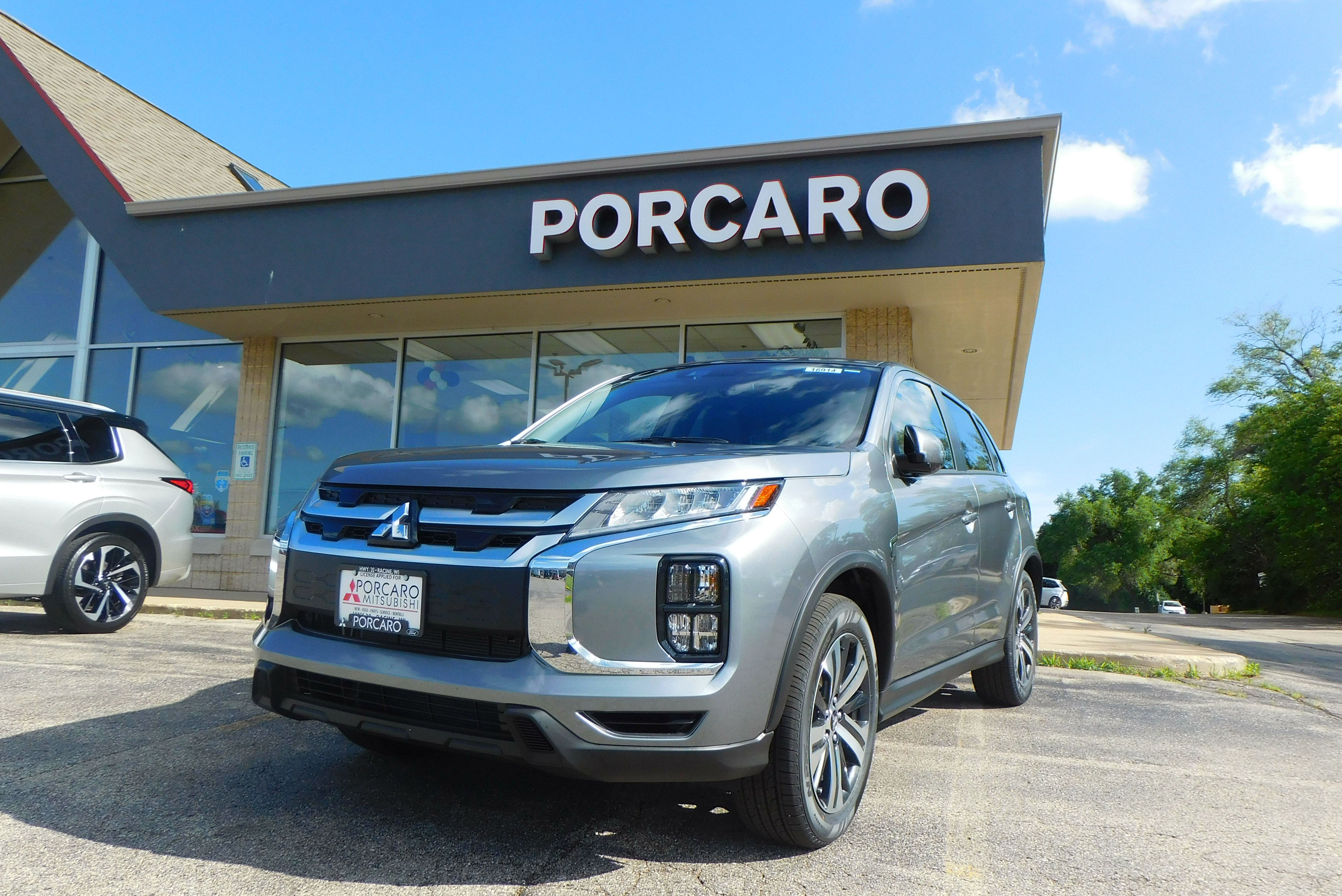 2025 Mitsubishi Outlander Sport SE's photo