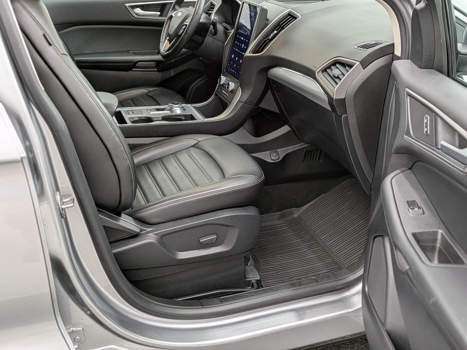 2021 Ford Edge SEL photo 19