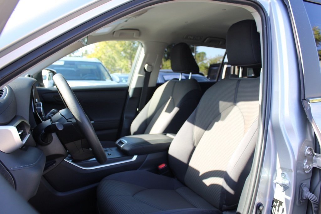 2023 Toyota Highlander L photo 4