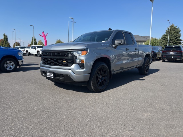 2024 Chevrolet Silverado 1500 Custom photo 2