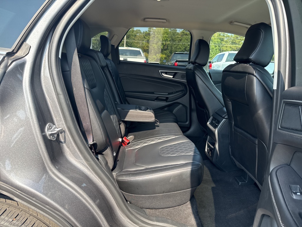 2024 Ford Edge Titanium photo 5