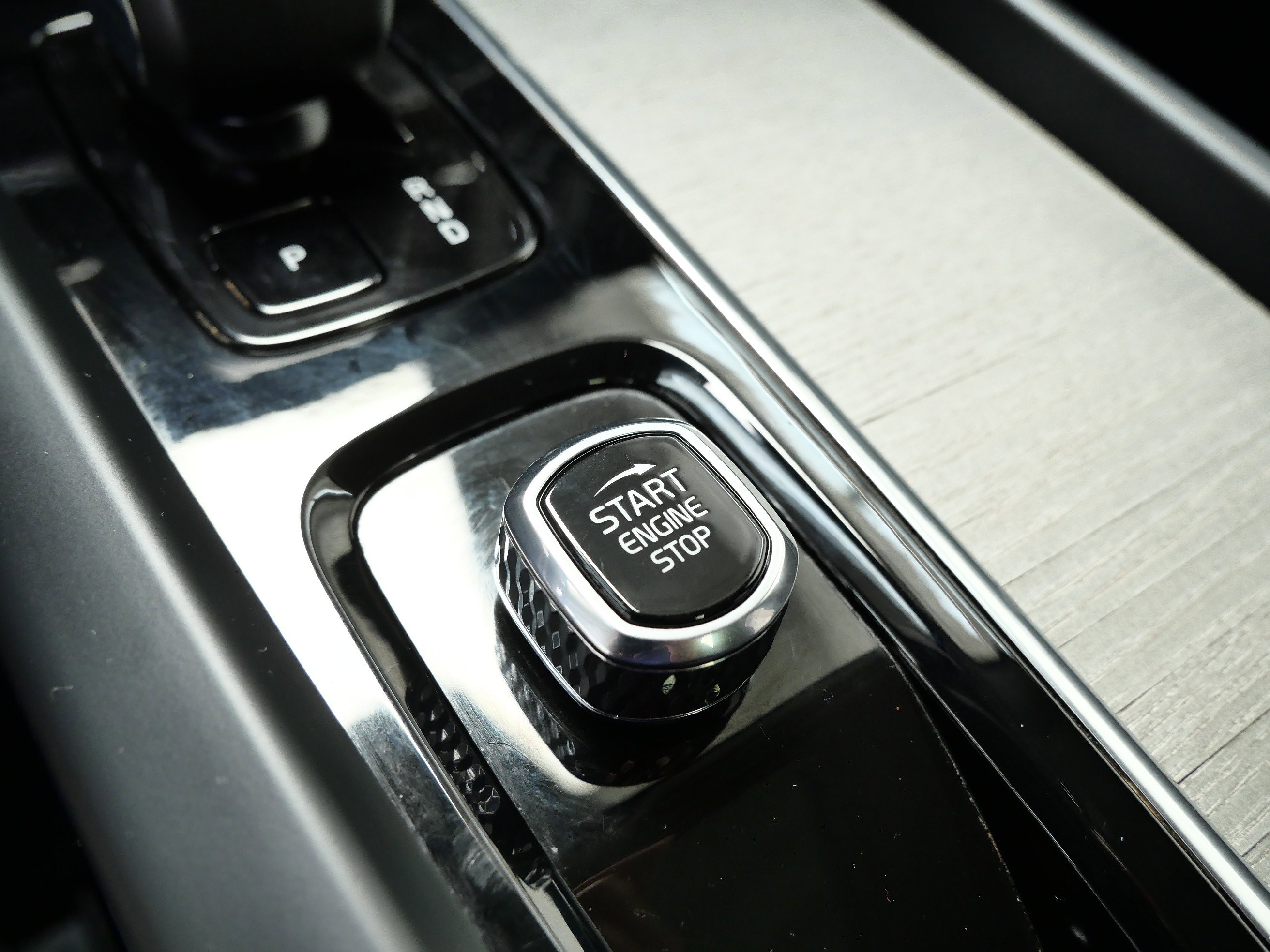 2025 Volvo XC60 Plus photo 22