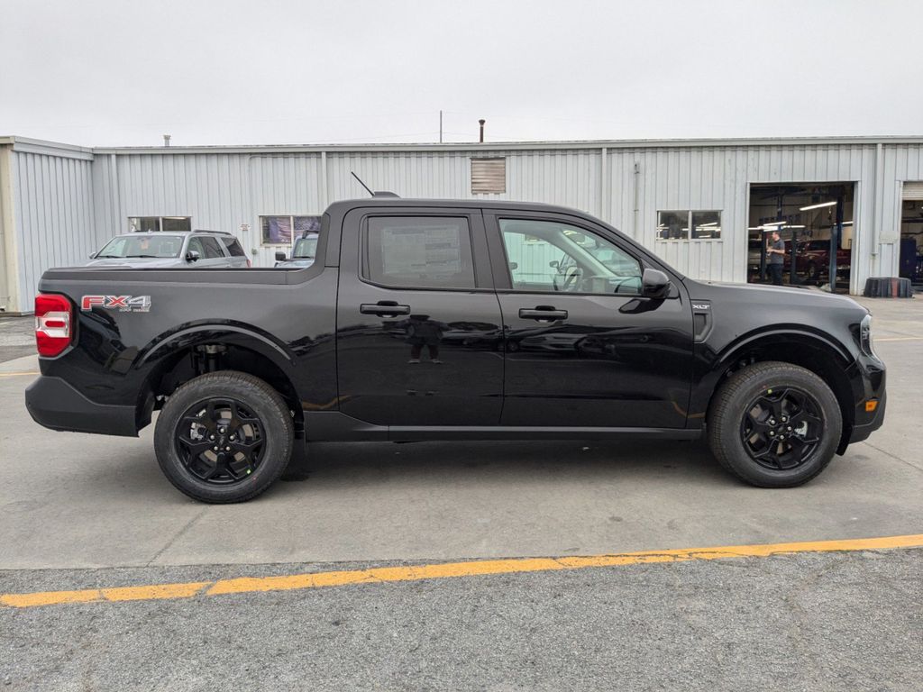 2025 Ford Maverick XLT photo 2