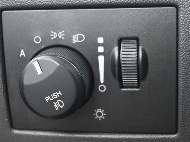2010 Dodge Challenger R/T photo 16