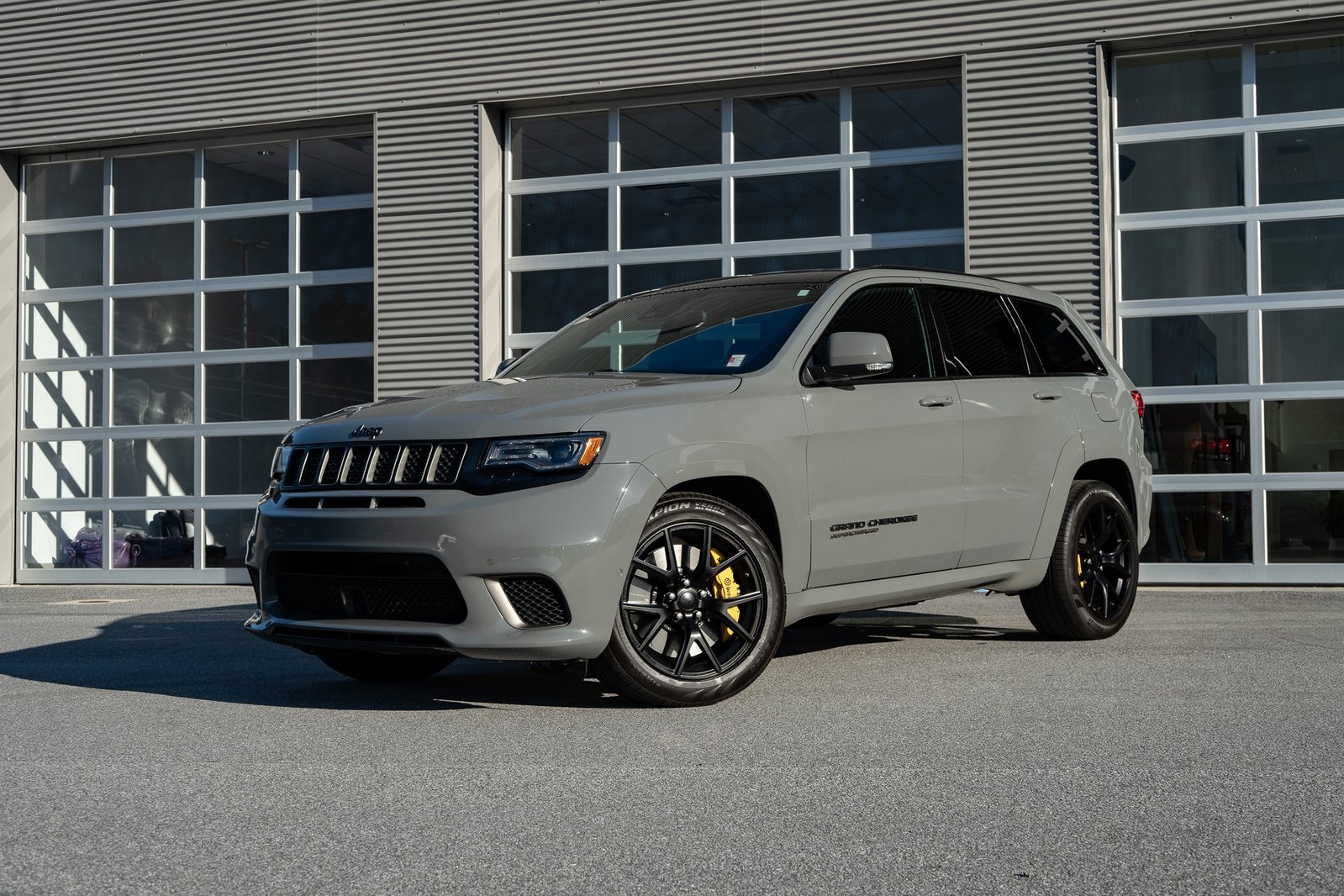 2021 Jeep Grand Cherokee Trackhawk photo 2
