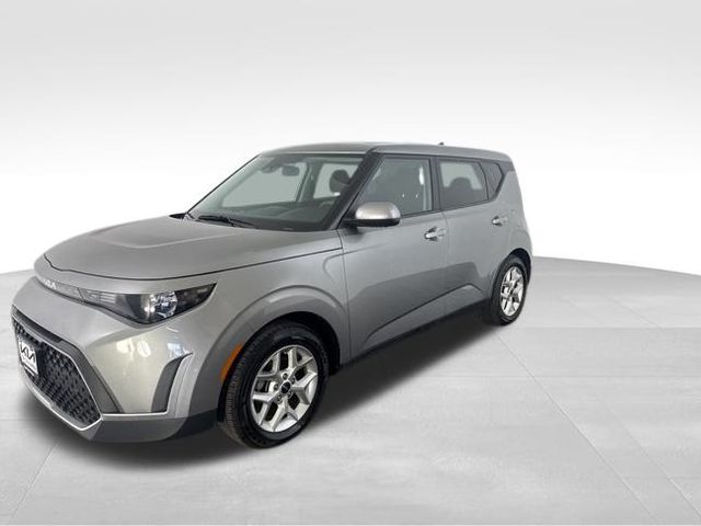2023 Kia Soul LX photo 3