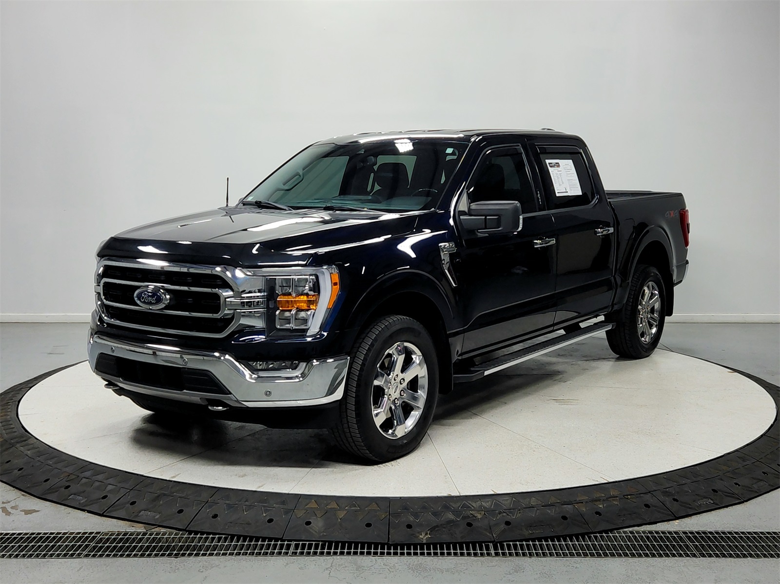 2021 Ford F-150 XLT photo 2