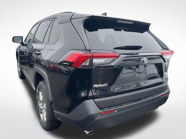 2024 Toyota RAV4 XLE photo 3