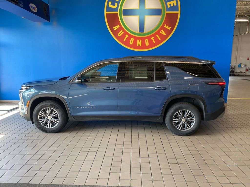 2025 Chevrolet Traverse photo 13