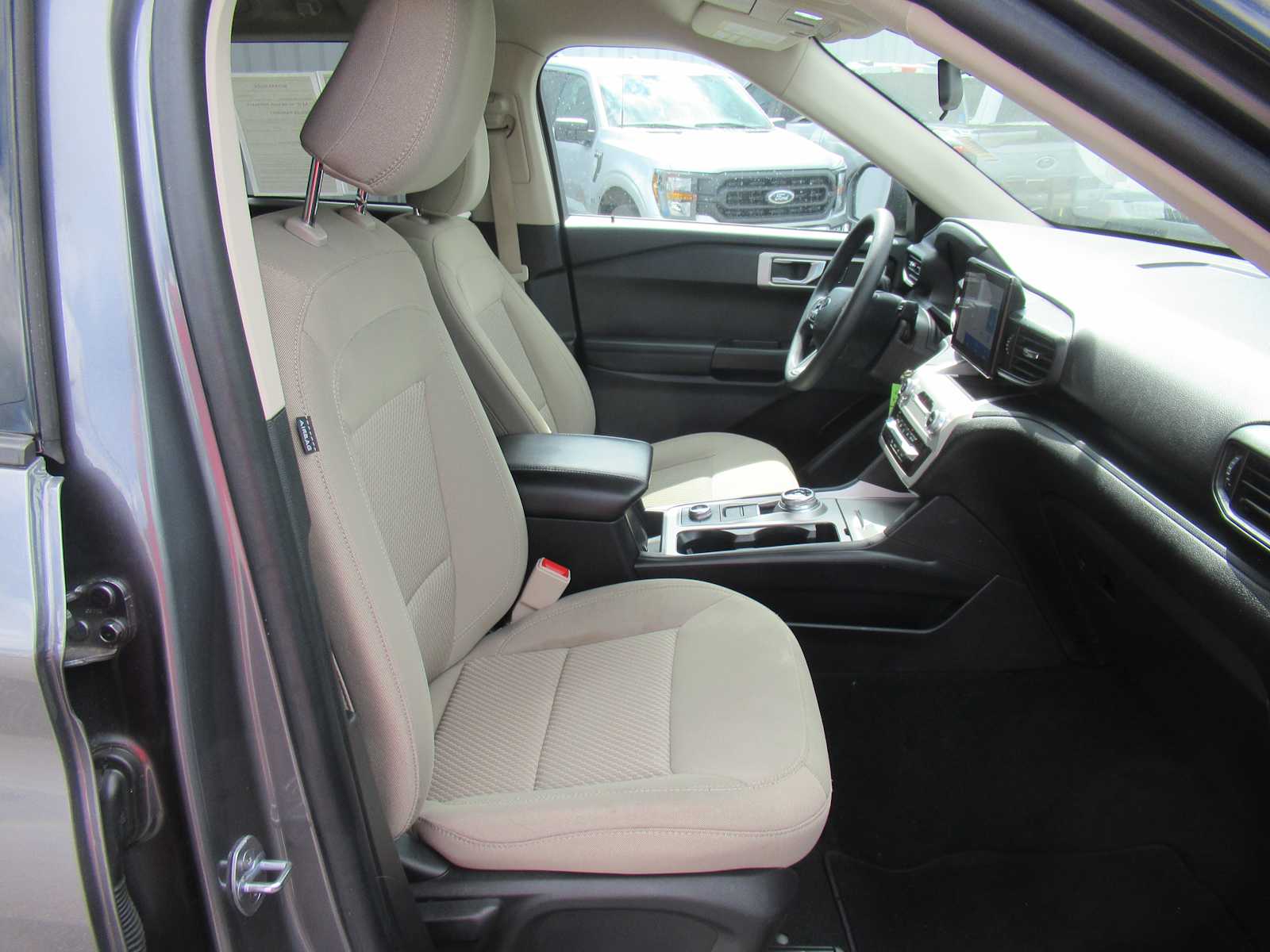 2021 Ford Explorer Base photo 10
